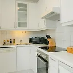 Hip Apt Perfect For 4 Or 6, Great District, Metro