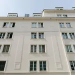 Hip Apt Perfect For 4 Or 6, Great District, Metro