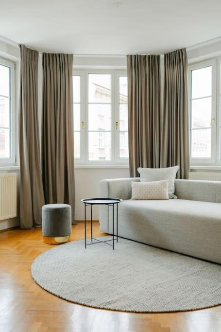 Apartment Hip Perfect For 4 Or 6, Great District, Metro *