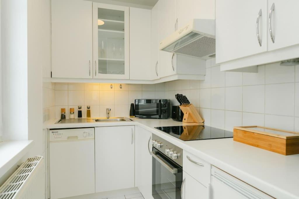 Apartment Hip Perfect For 4 Or 6, Great District, Metro