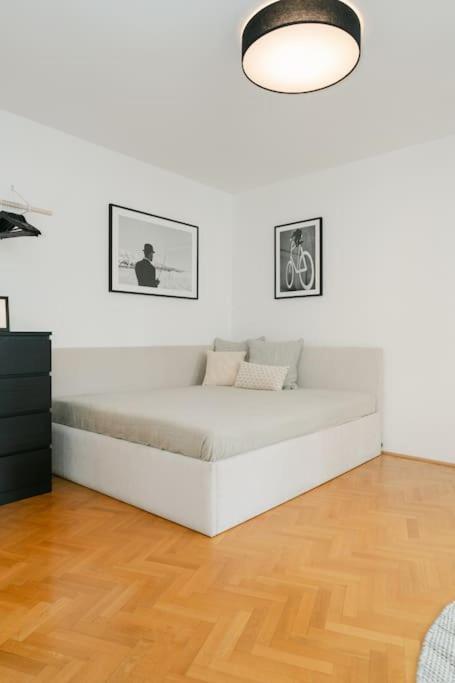Hip Perfect For 4 Or 6, Great District, Metro *