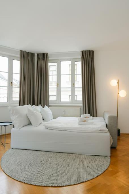 Apartment Hip Perfect For 4 Or 6, Great District, Metro