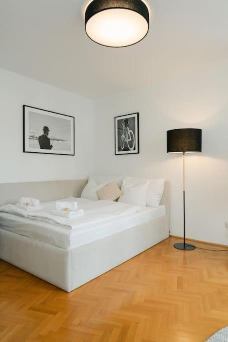 Hip Perfect For 4 Or 6, Great District, Metro *