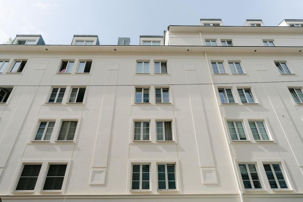 Hip Perfect For 4 Or 6, Great District, Metro Apartment
