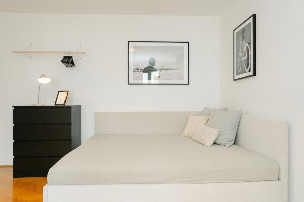 Apartment Hip Perfect For 4 Or 6, Great District, Metro *