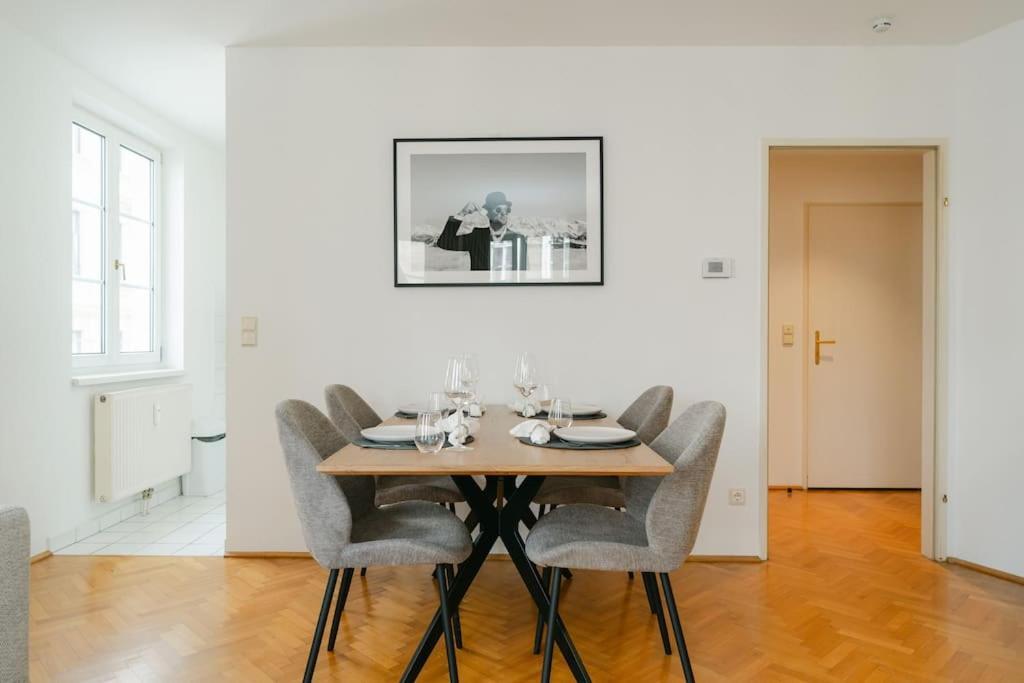 Hip Perfect For 4 Or 6, Great District, Metro Apartment *